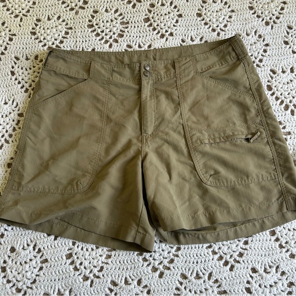 Women’s Bimini Bay Outfitters Performance Wear Sz 16 Khaki Shorts - Picture 2 of 8